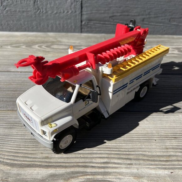 11" DG PRODUCTIONS -1996-2-1 Alliant Energy Pole Setter Auger Digger Truck - Picture 4 of 16